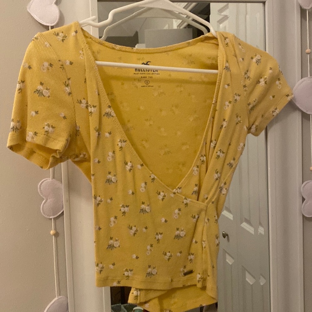 hollister baby wrap tee
